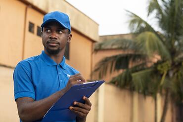 clearing-and-forwarding-man
